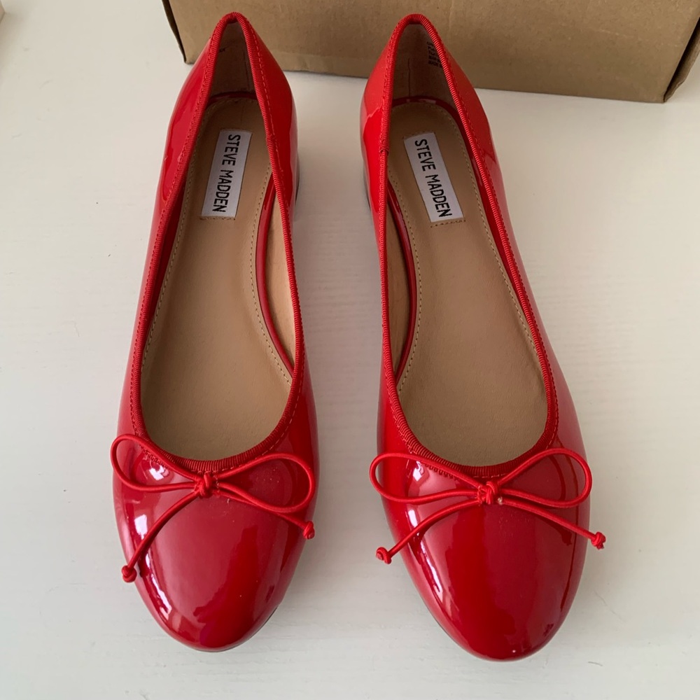 Steve Madden Red Flats/W9